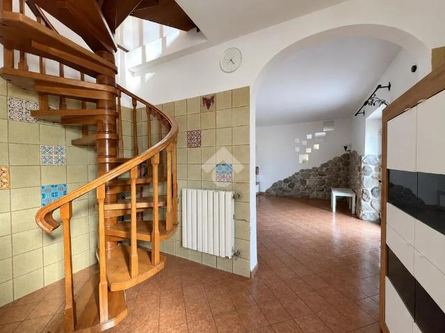 Villa Indipendente in affitto a Narnali, Prato