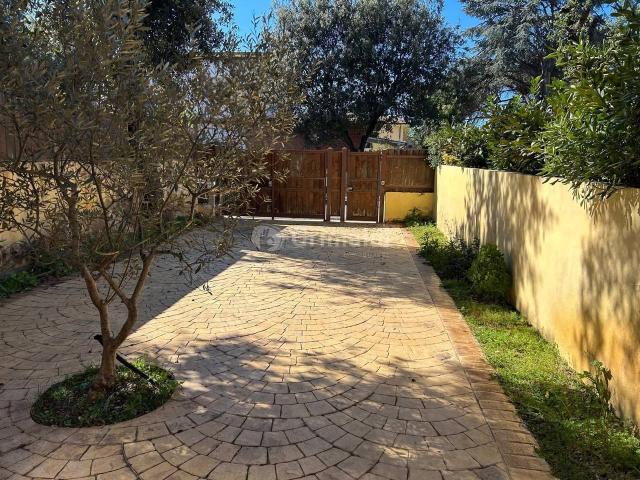 Villa Indipendente in affitto a Lido di Enea, Roma Capitale