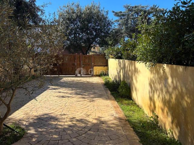 Villa Indipendente in affitto a Lido di Enea, Roma Capitale