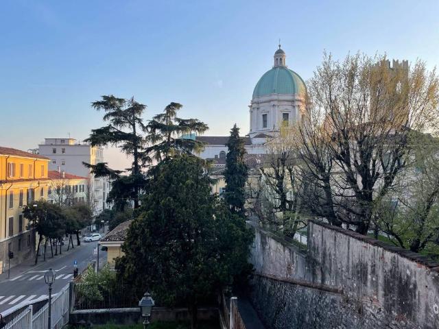 Villa Indipendente in affitto a Zona Centro, Brescia