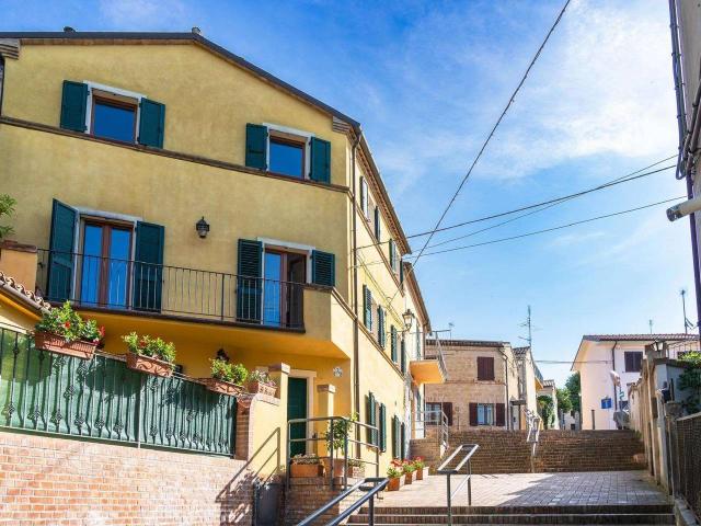 Villa Indipendente in affitto a Marche, Ancona