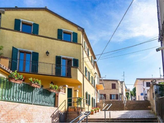 Villa Indipendente in affitto a Marche, Ancona