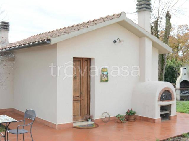 Villa Indipendente in affitto a Fabbreria, Campello Sul Clitunno