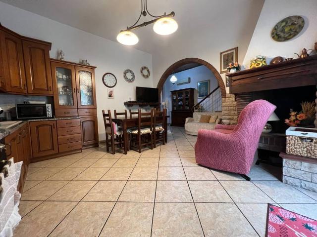 Villa Indipendente in affitto a Santa Maria, Campi Bisenzio