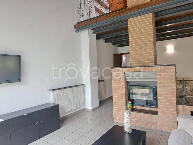 Villa Indipendente in affitto a Comunità Montana del Piambello, Cantello