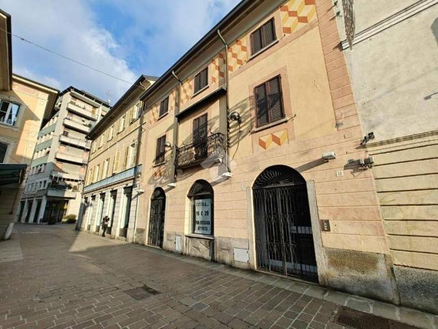 Villa Indipendente in affitto a Cantù, Lombardia