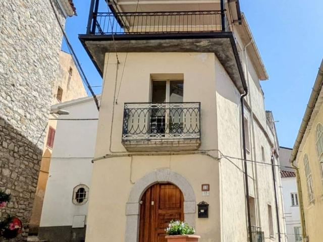 Villa Indipendente in affitto a Carpinone, Molise