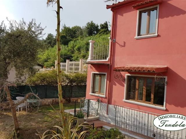 Villa Indipendente in affitto a Pontecimato, Carrara