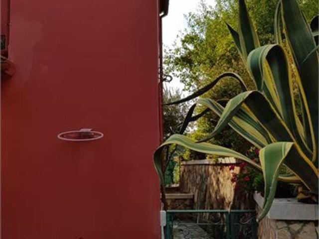 Villa Indipendente in affitto a Pontecimato, Carrara