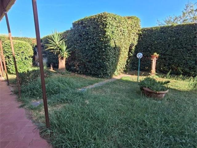 Villa Indipendente in affitto a San Frediano a Settimo, Cascina