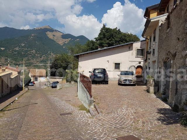 Villa Indipendente in affitto a Castel Di Sangro, Abruzzo