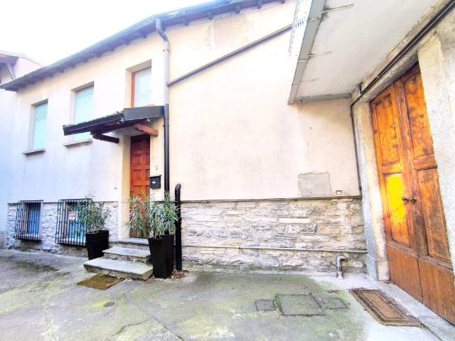 Villa Indipendente in affitto a Rovenna, Cernobbio