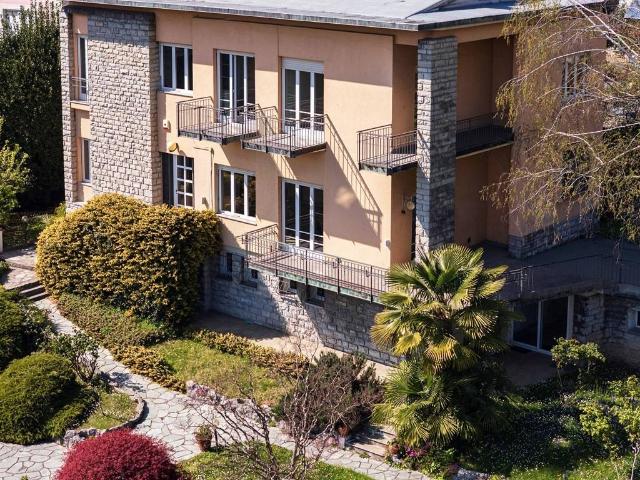 Villa Indipendente in affitto a Sagnino, Como