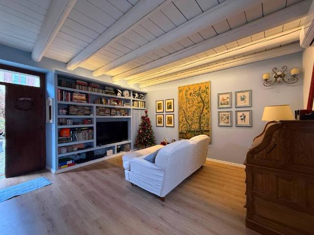 Villa Indipendente in affitto a Lazzago, Como