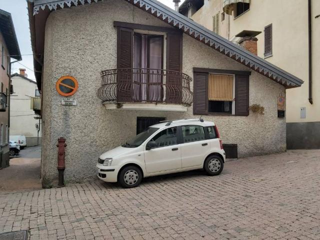 Villa Indipendente in affitto a Comunità Montana del Piambello, Cuasso Al Monte