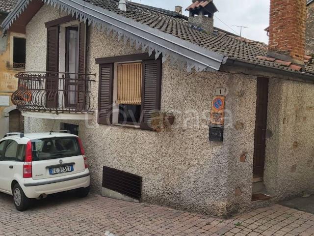 Villa Indipendente in affitto a Comunità Montana del Piambello, Cuasso Al Monte