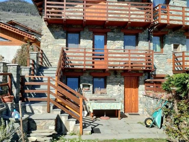 Villa Indipendente in affitto a Emarese, Aosta