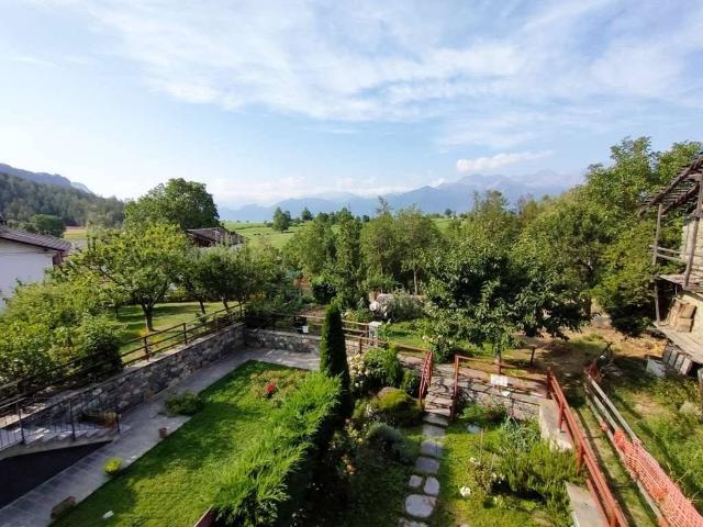 Villa Indipendente in affitto a Emarese, Aosta