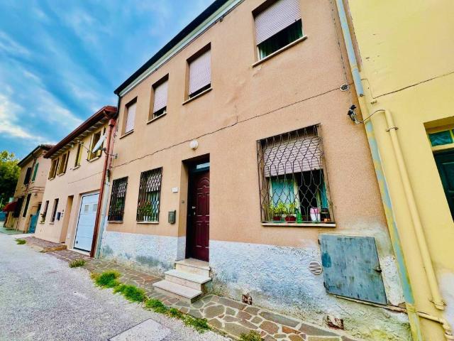 Villa Indipendente in affitto a Quacchio, Ferrara