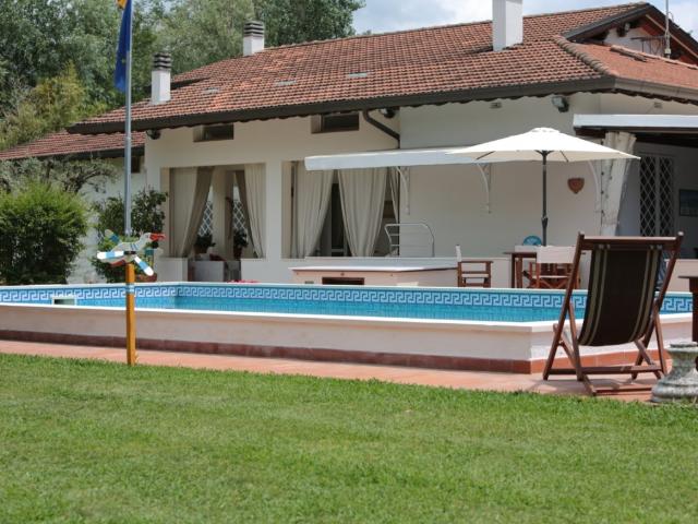 Villa Indipendente in affitto a Roma Imperiale, Forte Dei Marmi