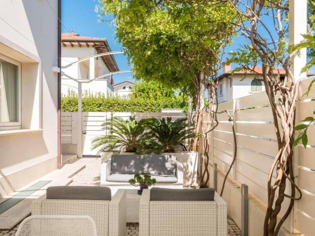 Villa Indipendente in affitto a Roma Imperiale, Forte Dei Marmi