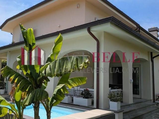 Villa Indipendente in affitto a Vittoria Apuana, Forte Dei Marmi