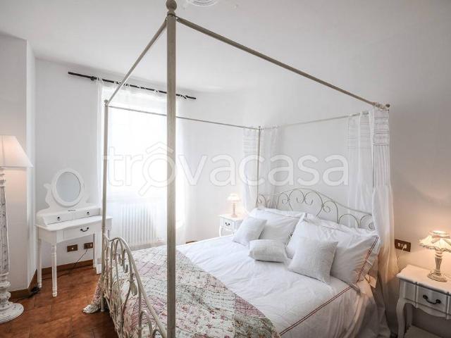 Villa Indipendente in affitto a Laino, Como