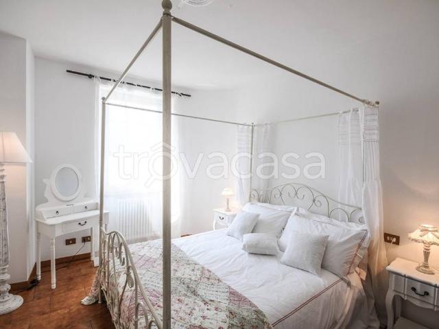 Villa Indipendente in affitto a Laino, Como