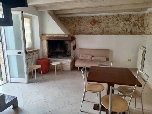 Villa Indipendente in affitto a Pianola, L'Aquila