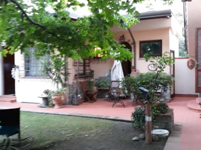 Villa Indipendente in affitto a Marina di Massa, Marina Di Massa
