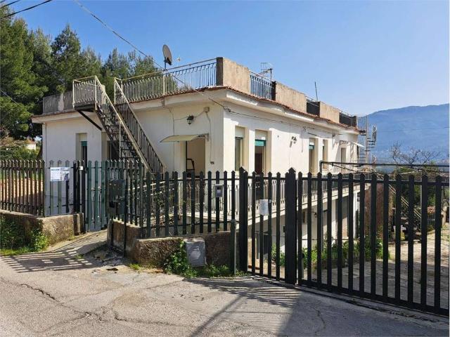 Villa Indipendente in affitto a Villaggio Santa Rosalia, Monreale