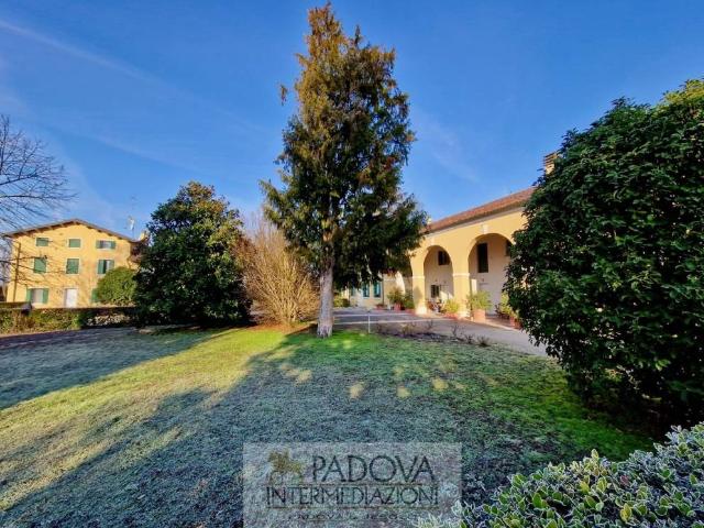 Villa Indipendente in affitto a Cortaccione, Spoleto