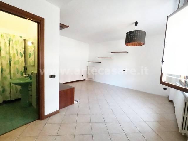 Villa Indipendente in affitto a Ravello, Parabiago