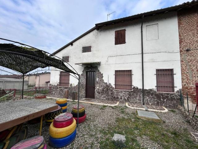 Villa Indipendente in affitto a Cairo Lomellina, Pieve Del Cairo