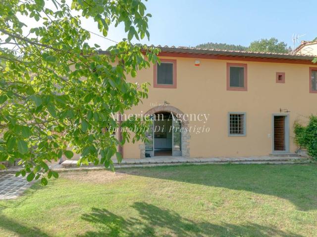 Villa Indipendente in affitto a Unione di Comuni Valdarno e Valdisieve, Pontassieve