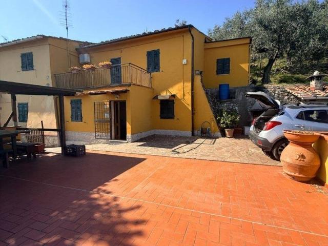 Villa Indipendente in affitto a Pizzidimonte, Prato