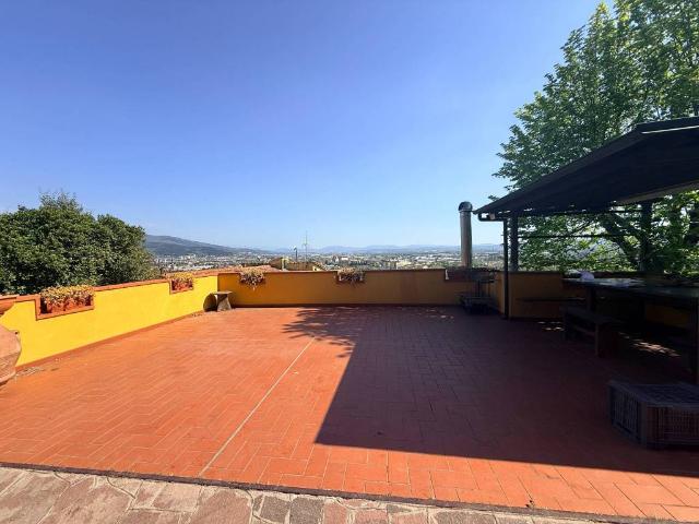 Villa Indipendente in affitto a Pizzidimonte, Prato