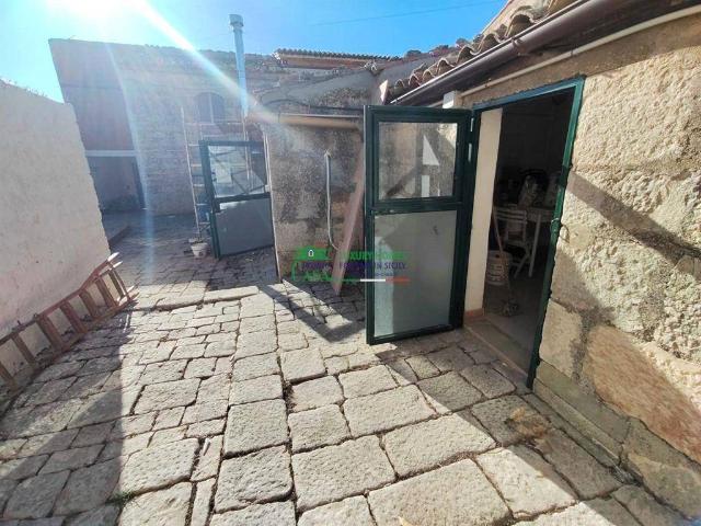 Villa Indipendente in affitto a Ragusa, Cappuccini