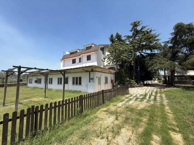 Villa Indipendente in affitto a Stagni di Ostia, Roma Capitale