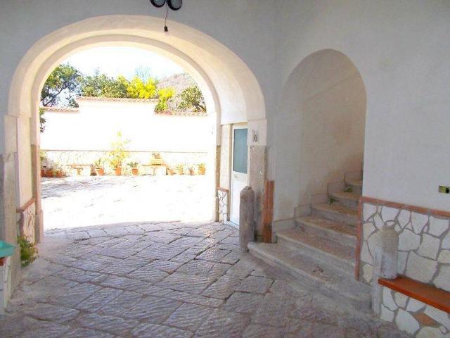 Villa Indipendente in affitto a Santa Maria A Vico, Campania