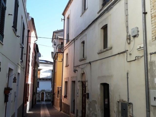 Villa Indipendente in affitto a Serramonacesca, Abruzzo