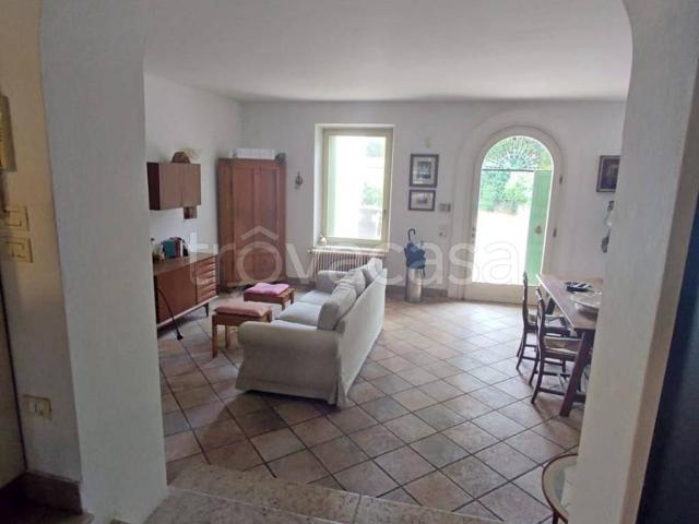Villa Indipendente in affitto a Sommacampagna, Verona
