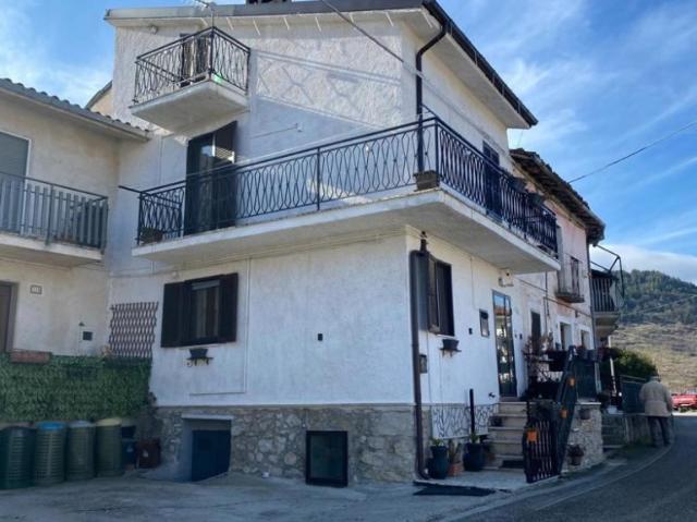 Villa Indipendente in affitto a Tagliacozzo, Abruzzo