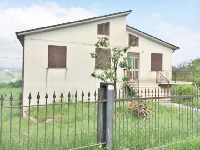 Villa Indipendente in affitto a Taurasi, Campania