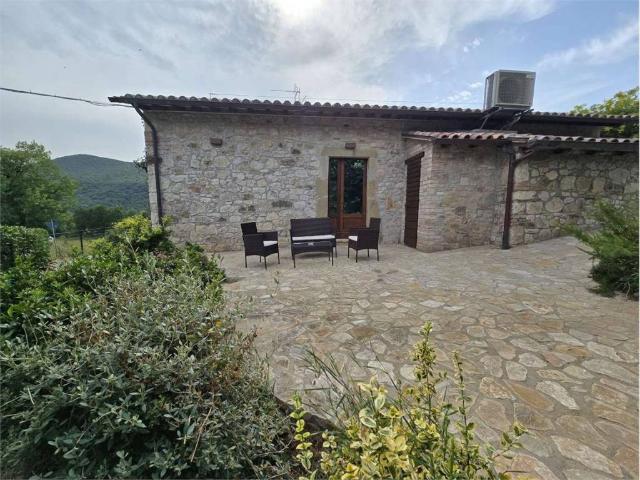 Villa Indipendente in affitto a Izzalini, Umbria