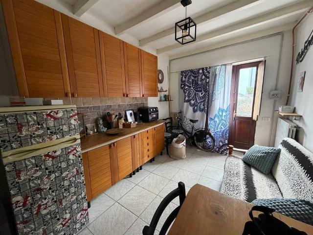 Villa Indipendente in affitto a Travedona, Travedona Monate