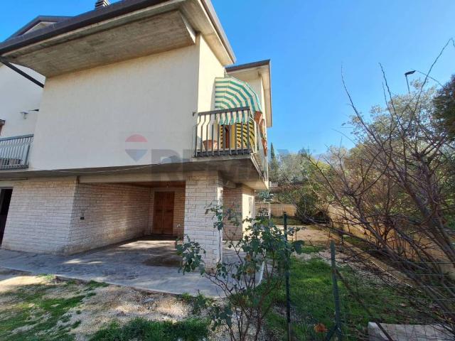 Villa Indipendente in affitto a Trevi, Umbria