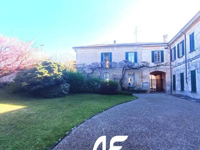 Villa Indipendente in affitto a Ponte, Triuggio