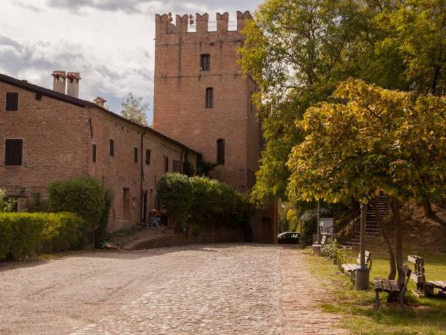 Villa Indipendente in affitto a Unione dei comuni Valli del Reno, Lavino e Samoggia, Monteveglio Alto