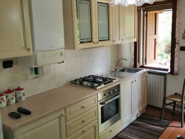 Villa Indipendente in affitto a Varano De' Melegari, Reggio Emilia